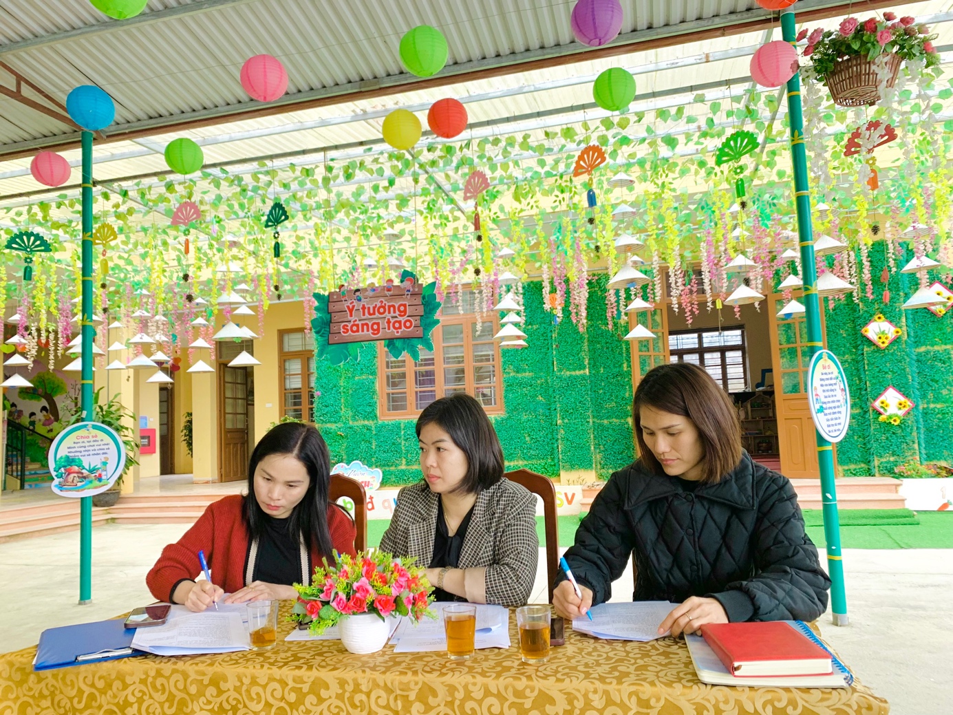 TRƯỜNG MẦM NON XÃ HOÀNG VIỆT TỔ CHỨC THÀNH CÔNG HỘI THẢO CHUYÊN ĐỀ XÂY DỰNG TRƯỜNG MẦM NON LẤY TRẺ LÀM TRUNG TÂM VÀ THỰC HIỆN TĂNG CƯỜNG TIẾNG VIỆT CHO TRẺ MẦM NON VÙNG DÂN TỘC THIỂU SỐ